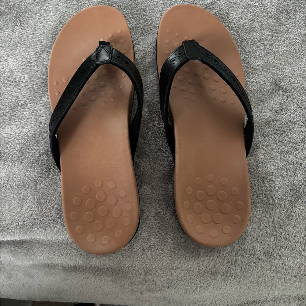 Vionic Black and Tan Women's Sandals